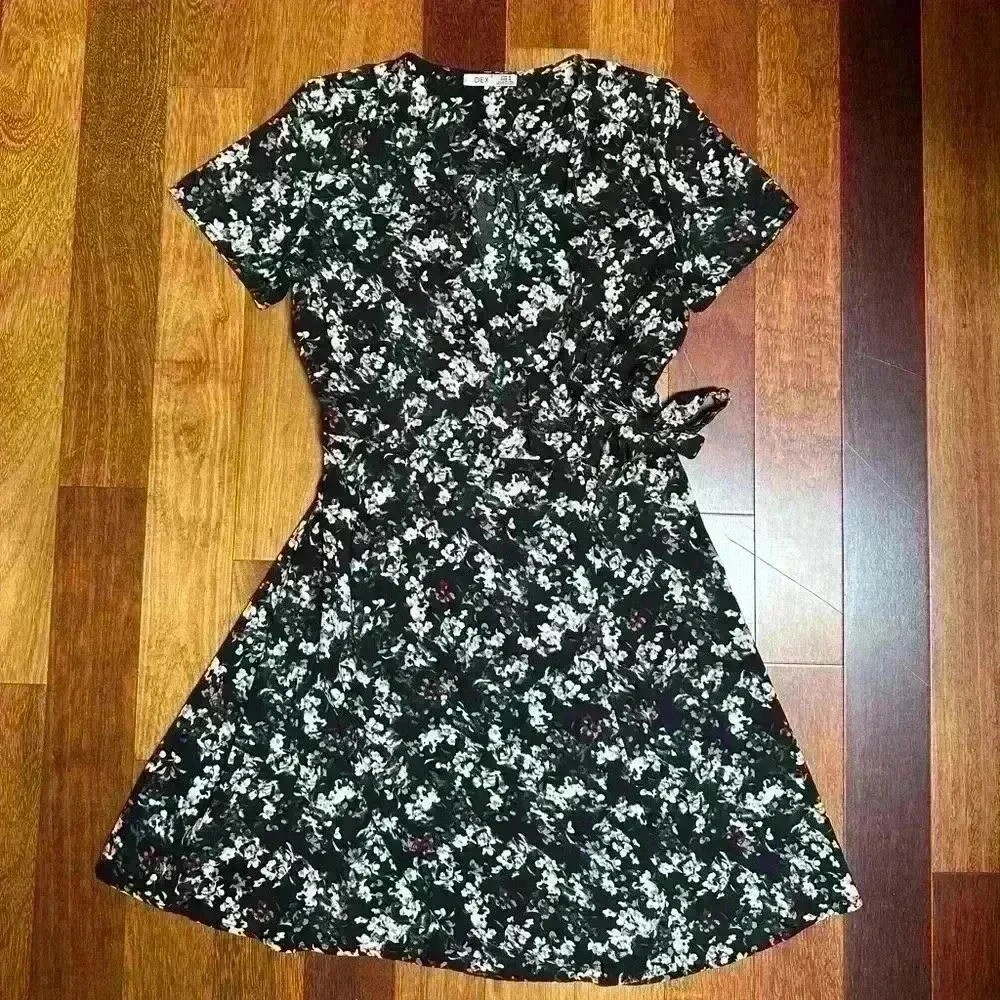 Dex | Black floral short sleeve wrap dress size M